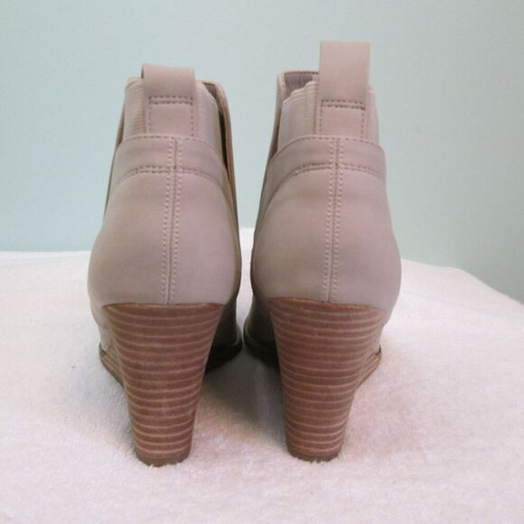 NWT/NWOB DV by Dolce Vita GERDY Ankle Bootie-Stacked Wedge Heel-Various-Beige - Picture 10 of 14